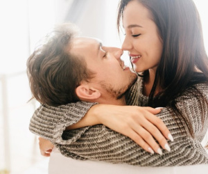 Vì sao đàn ông thích nhìn mặt bạn trong lúc ‘yêu’