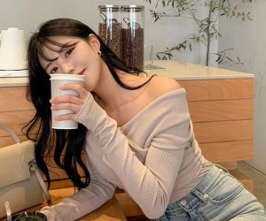 4 kiểu áo là 'cạ cứng' của chân váy giúp chị em mặc đẹp xuyên Tết