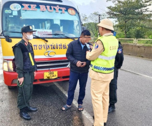 Chạy quá tốc độ và vi phạm nồng độ cồn, tài xế xe buýt bị tước bằng lái 11 tháng