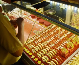 Giá vàng hôm nay, 18-1: Tiếp tục gây bất ngờ