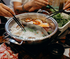 Đang ăn lẩu, nam sinh phải đi cấp cứu vì tai nạn bất ngờ
