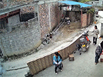 Dân làng 'hết hồn' với cảnh 'sắn mây' mà ông lão lái công nông tạo nên