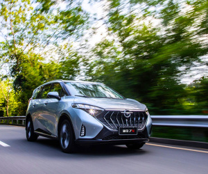 Xe MPV giá 800 triệu, chọn 'tân binh' Haima 7X hay Toyota Innova Cross?