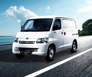 Nhật Bản thu hồi giấy phép xe Daihatsu dán mác Toyota và Mazda