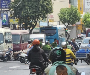 Công an phong tỏa một quán bar ở quận Tân Phú