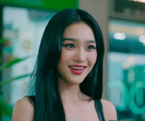 Cặp 'mắt hồ ly' của tiểu tam hot nhất hiện tại gây chú ý, chính chủ show luôn mặt mộc làm netizen choáng