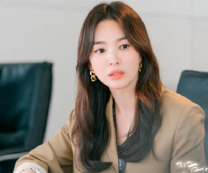 Kiểu tóc của Song Hye Kyo: Xoăn nhẹ bồng bềnh, buộc hay búi gọn đều đẹp tựa nàng thơ