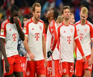 Bayern sảy chân ngay trên 'Thánh địa' Allianz Arena