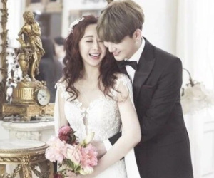 Cặp đôi lắm chiêu trò nhất showbiz: Hết ly hôn giả, vợ lại lên truyền hình khoe cách quản chặt chồng kém 18 tuổi