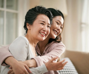 Người mẹ khuyên con gái nghỉ việc vì phải làm cực nhọc 15 tiếng mỗi ngày gây sốt mạng xã hội Trung Quốc