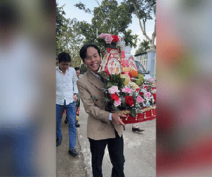 Bà hàng xóm chua ngoa nhất 'Tóp Tóp' bất ngờ cưới vợ, cô dâu xinh đẹp vừa tròn 20 tuổi