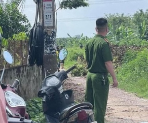 Điều tra vụ việc bé gái 9 tuổi bị kẻ bịt mặt bắt cóc giữa ban ngày, may mắn được bố giải cứu