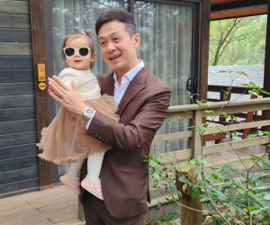 Lần hiếm hoi MC Anh Tuấn VTV khoe con gái