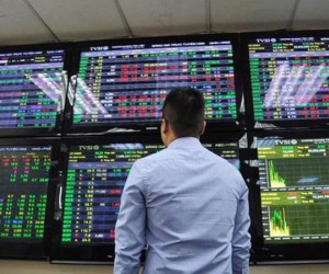 Nghịch lý thanh khoản 'đi lùi', lượng tiền gửi tại công ty chứng khoán vẫn lên cao nhất 7 quý