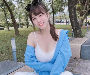 Loạt ảnh khoe dáng nuột của nữ y tá Đài Loan ngực khủng