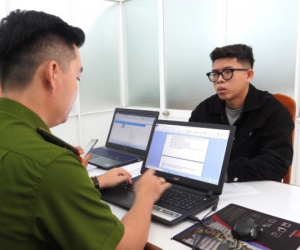 Thanh niên chiếm đoạt hàng tỷ đồng của các shipper bằng chiêu đổi ngoại tệ