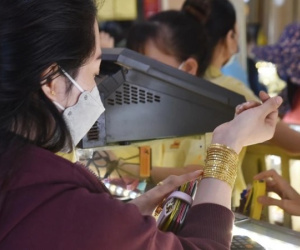 Giá vàng hôm nay, 25-1: Giảm mạnh dù giá trị đồng USD 'bốc hơi'