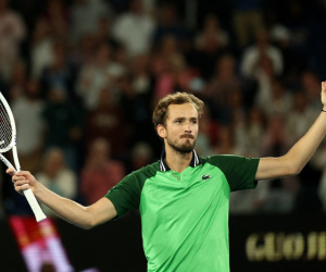 Medvedev ngược dòng hạ Zverev, lần thứ 3 vào chung kết Australian Open