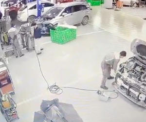 Nổ bình đựng dầu tại đại lý Toyota sông Lam