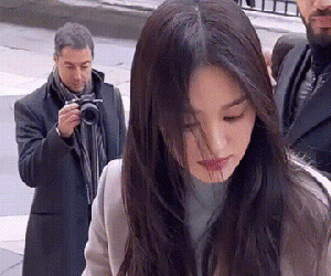 4 giây tóc gió thôi bay tôn lên visual toát ra 'mùi tiền' của Song Hye Kyo ở show Fendi khiến MXH dậy sóng