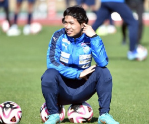 Nguyễn Công Phượng phải đá tiền vệ phòng ngự ở Yokohama FC