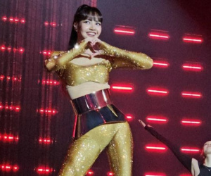Lisa nhóm BlackPink diễn rực lửa, khoe vũ đạo nóng bỏng ở Pháp