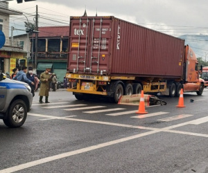 Va chạm với xe container trên đường đi chợ, 2 vợ chồng ở Huế thương vong