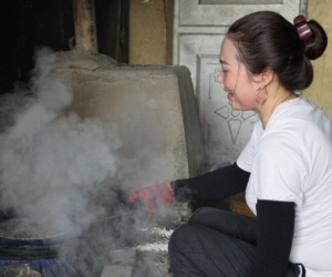 Đỏ lửa xuyên đêm làm loại bánh kỵ nhất mưa rét, người làng nghề tiết lộ bí kíp