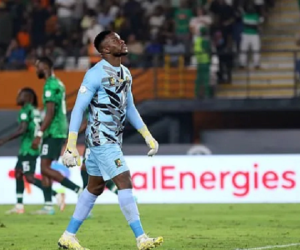 Em họ Onana gây thảm họa, Cameroon thua sốc ở đại chiến trước Nigeria