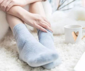 Vì sao phải giữ ấm bàn chân, đi tất thế nào cho đúng?