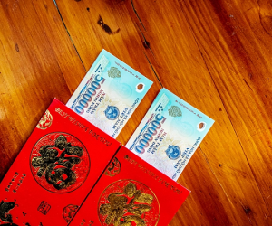Đổi tiền mới dịp Tết Nguyên đán nhộn nhịp trên chợ mạng với chênh lệch lớn, người đổi coi chừng mất tiền oan