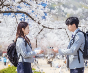 Phim của Park Shin Hye vừa chiếu liền nhận mưa lời khen, nhan sắc của nam chính gây sốt MXH
