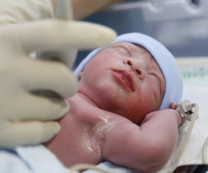 Em bé đầu tiên ở Việt Nam được sửa tim khi còn nằm trong bụng mẹ chào đời