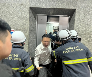 Giải cứu 7 người bị kẹt trong thang máy tại trụ sở Bộ Công thương