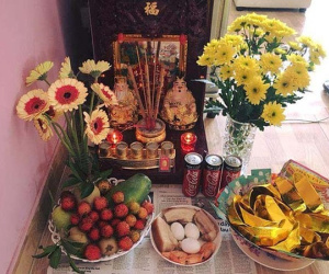 Ngày Tết dâng 5 loại hoa này lên bàn thờ Thần Tài thì cả năm nhận Lộc, hứng trọn Phú Quý