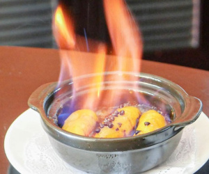 Món chuối đốt cháy phừng phừng độc lạ, giá 120.000 đồng của đầu bếp An Giang