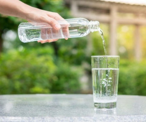 Lượng nước uống dư thừa sẽ gây hại cho não