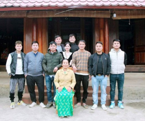 Gia đình ở Phú Thọ có 8 con trai, một con gái: Một mình mẹ tần tảo nuôi 9 con, giờ bắt đầu hái 'quả ngọt'