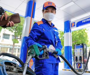Giá xăng trong nước ngày mai có thể tăng mạnh
