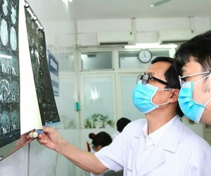Đang ăn sáng khi trời giá rét, người đàn ông đột ngột mất ý thức