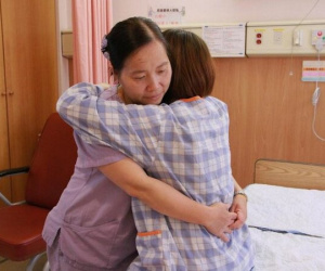 Chị dâu sinh con đã hơn tháng, mẹ tôi sai dọn nhà đón Tết mà thái độ ra mặt