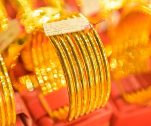Giá vàng hôm nay 1/2/2024 tăng nhanh, SJC trong nước hướng tới 80 triệu đồng