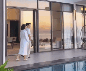Chị đẹp 'số hưởng' của Vbiz: Gần Tết vẫn đi nghỉ dưỡng sang chảnh với chồng kém 11 tuổi, khoe khoảnh khắc tình tứ như mới yêu