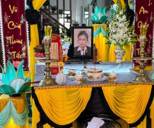 Tang lễ diễn viên Thuỷ Phạm: Không khí tang thương bao trùm, dàn nghệ sĩ gửi vòng hoa tiễn biệt