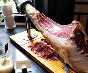Sự thật về đùi heo muối Tây Ban Nha; 'tôm cho nhà giàu' giá rẻ hiếm có
