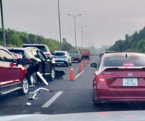 Tai nạn liên hoàn 4 ô tô trên cao tốc Long Thành – Dầu Giây, kẹt xe kéo dài 10km
