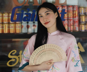Chân dài bóng chuyền Việt Nam khoe ảnh đón Tết gây thương nhớ