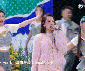 Chi Pu gây sốt tại Gala Xuân Vãn: Xinh đến mức được Cnet khen phát sáng, còn sóng đôi với nam thần cười đẹp nhất làng phim ngôn tình