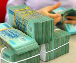 Bất chấp lãi suất đã chạm đáy, hơn 21.800 tỷ đồng vừa chảy vào ngân hàng