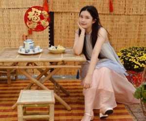 Đạo diễn Trần Lực nói chuyện Tết, dân tình chỉ chăm chăm vào bức ảnh con gái đính kèm: Đã xinh còn học giỏi, không thi Hoa hậu thì phí!